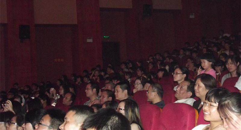 伟德betvlctor国际官网隆重举办2014届毕业典礼和毕业生晚会