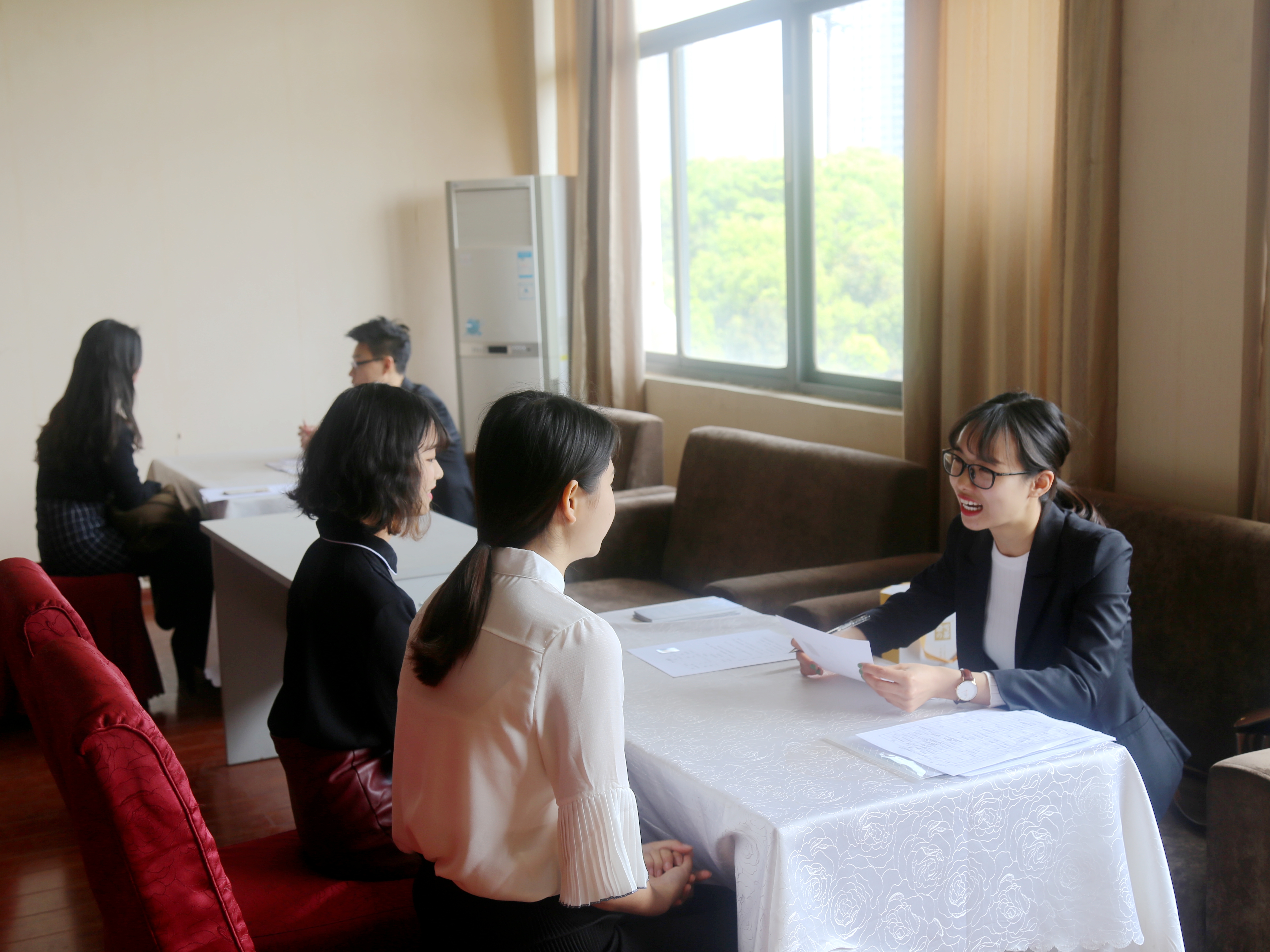 公司举行2014级员工实习“双选会” 公司举行2014级员工实习“双选会”