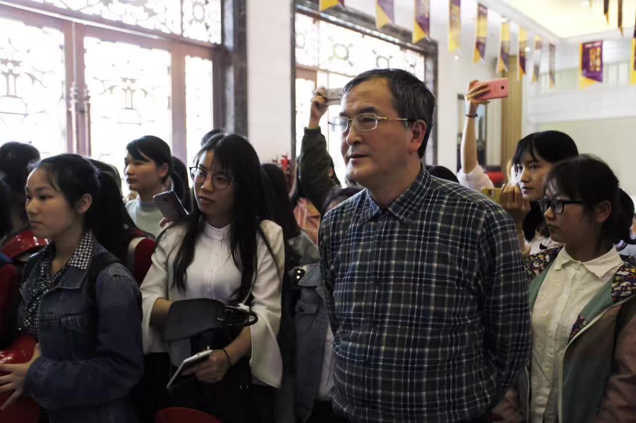 曹兴副董事长莅临市场营销专业见习基地亲切指导见习工作 曹兴副董事长莅临市场营销专业见习基地亲切指导见习工作