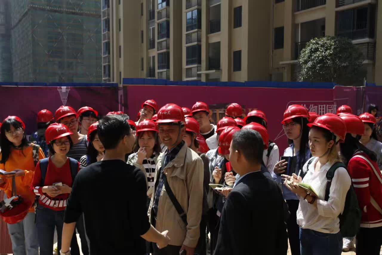 曹兴副董事长莅临市场营销专业见习基地亲切指导见习工作 曹兴副董事长莅临市场营销专业见习基地亲切指导见习工作