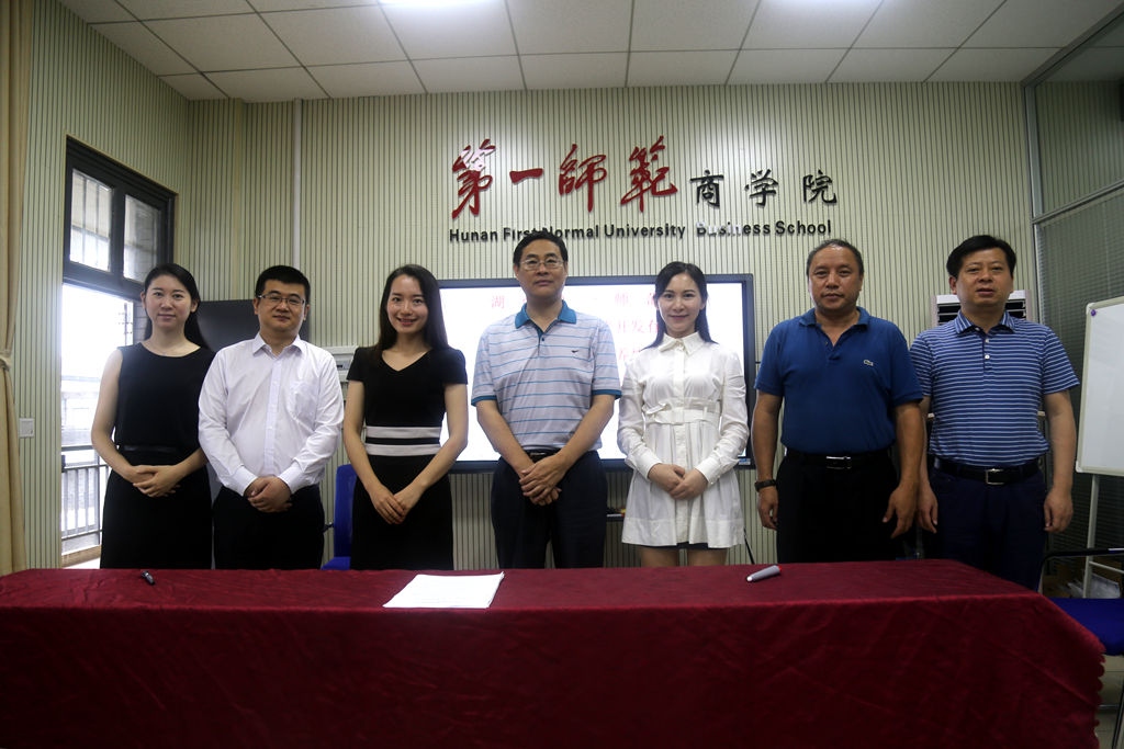 公司与深圳皇庭集团洽谈校企合作人才培养事宜 公司与深圳皇庭集团洽谈校企合作人才培养事宜